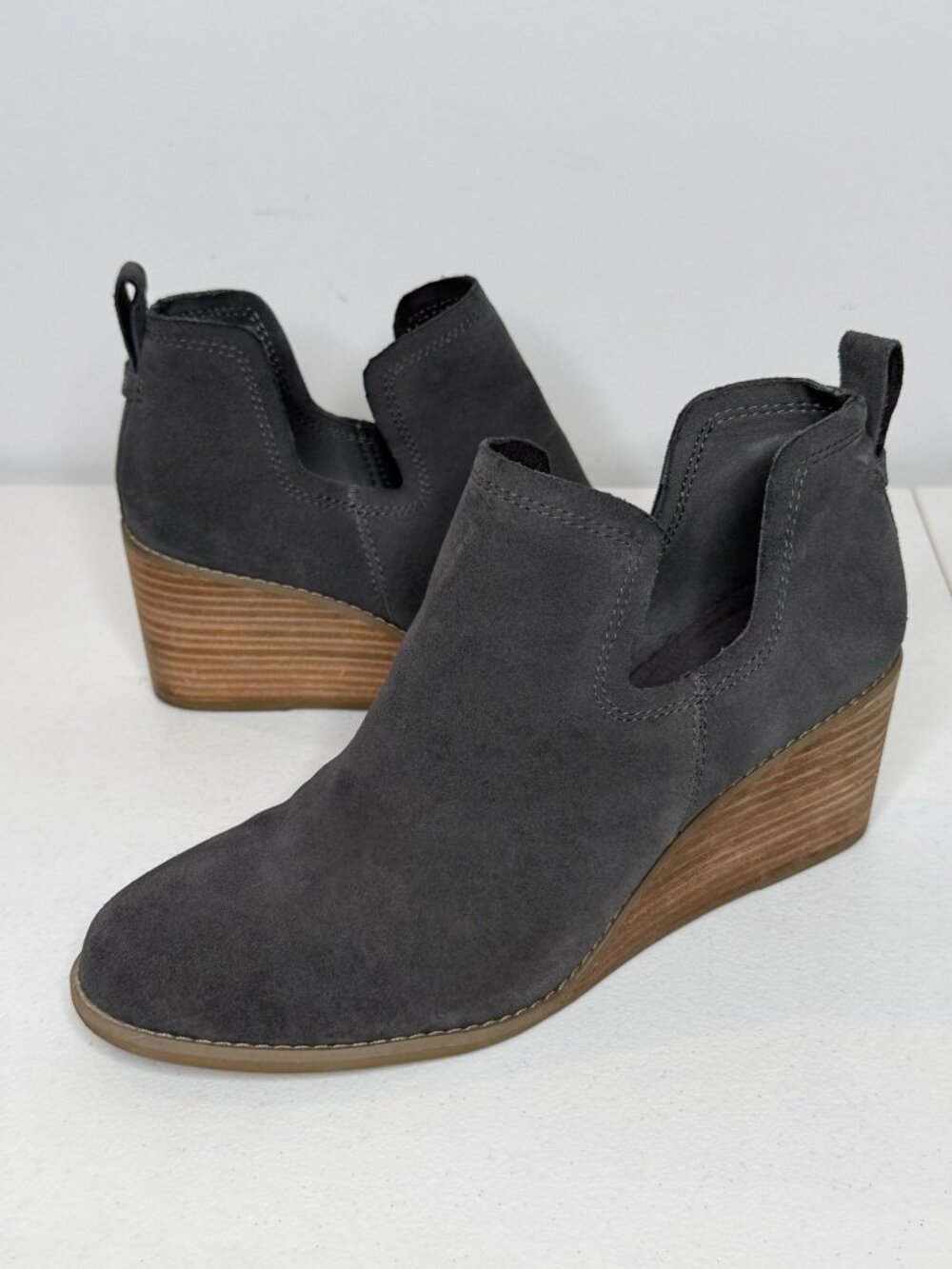TOMS 9.5W Gray Suede Wedge Cutout Ankle Booties